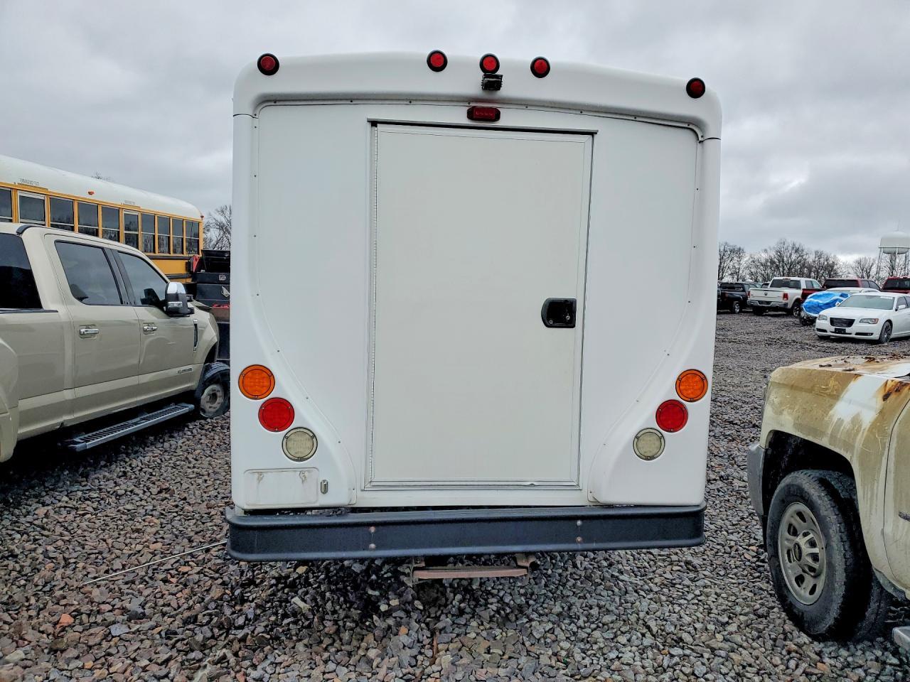 2015 Ford Econoline E350 Super Duty Cutaway Van
