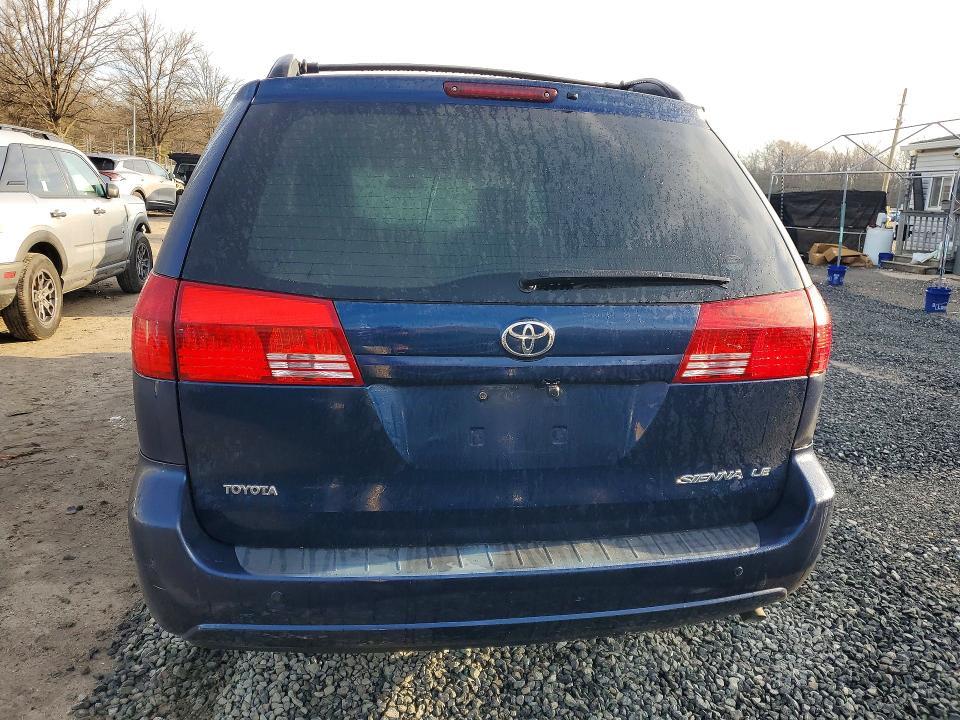 2004 Toyota Sienna le 8 Passenger