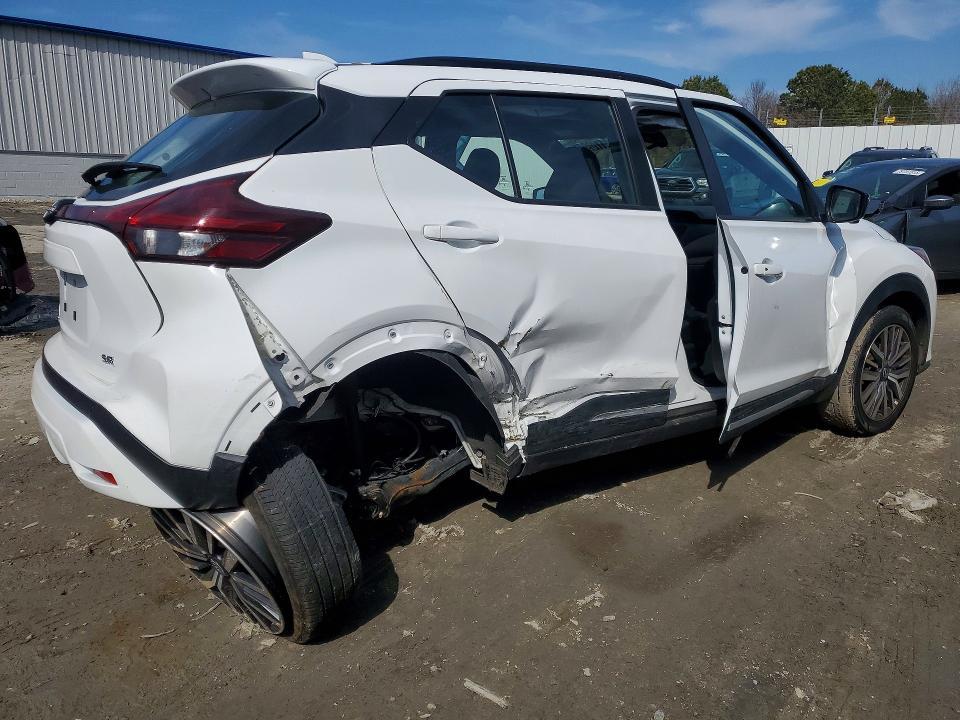 2024 Nissan Kicks sr