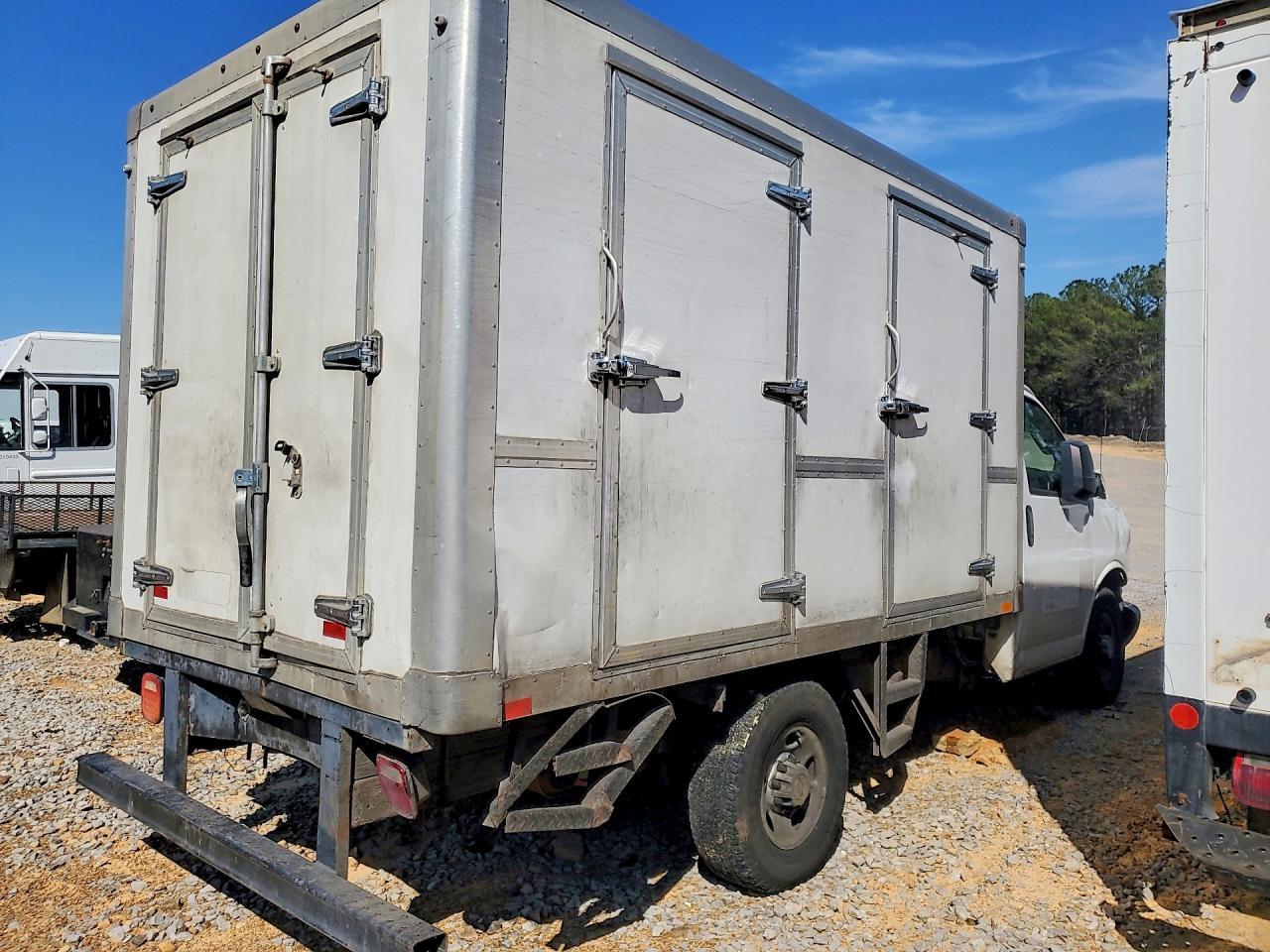 2017 Chevrolet Express Refrigerated BOX Truck