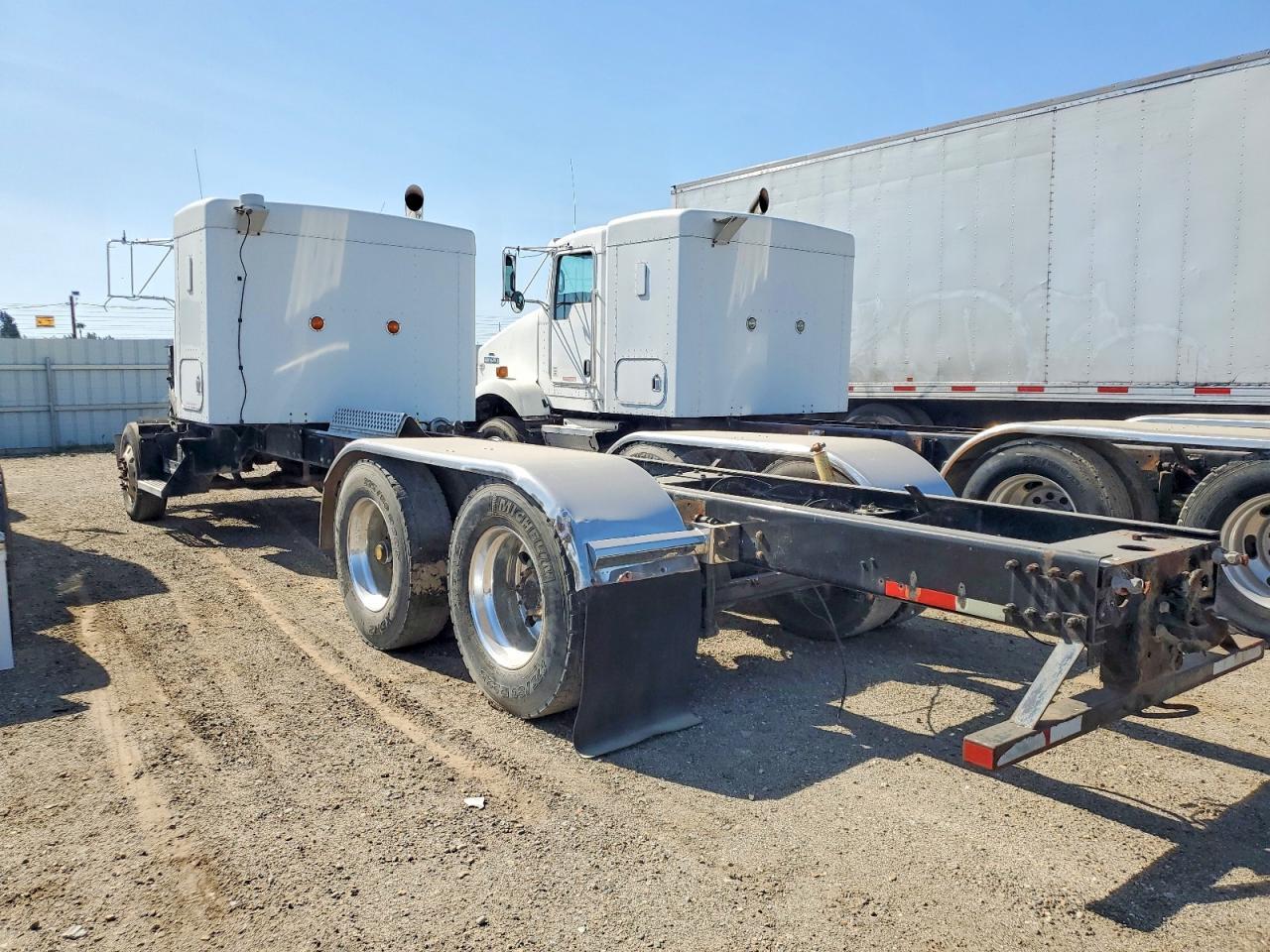 2008 Kenworth T800 Truck Cab AND Chassis