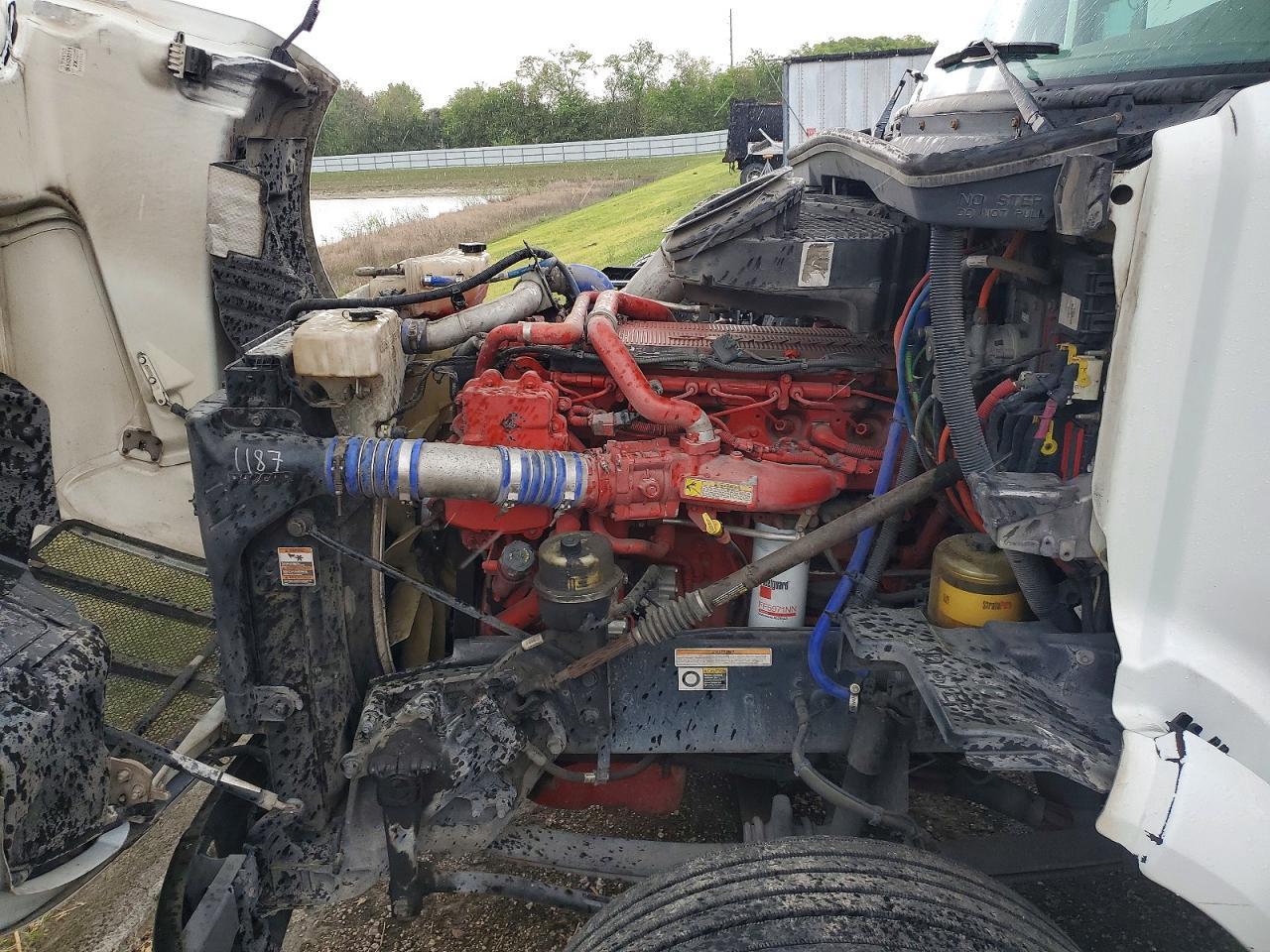 2016 Peterbilt 579 Semi Truck