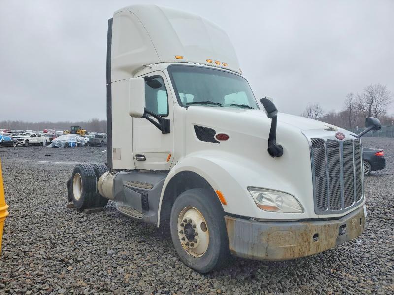 2016 Peterbilt 579 Semi Truck
