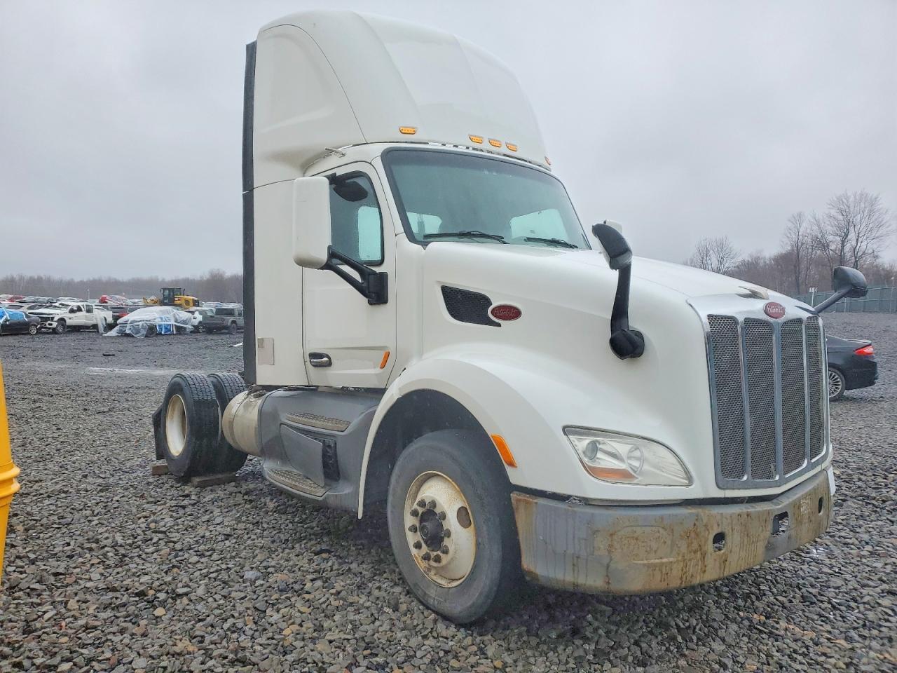 2016 Peterbilt 579 Semi Truck
