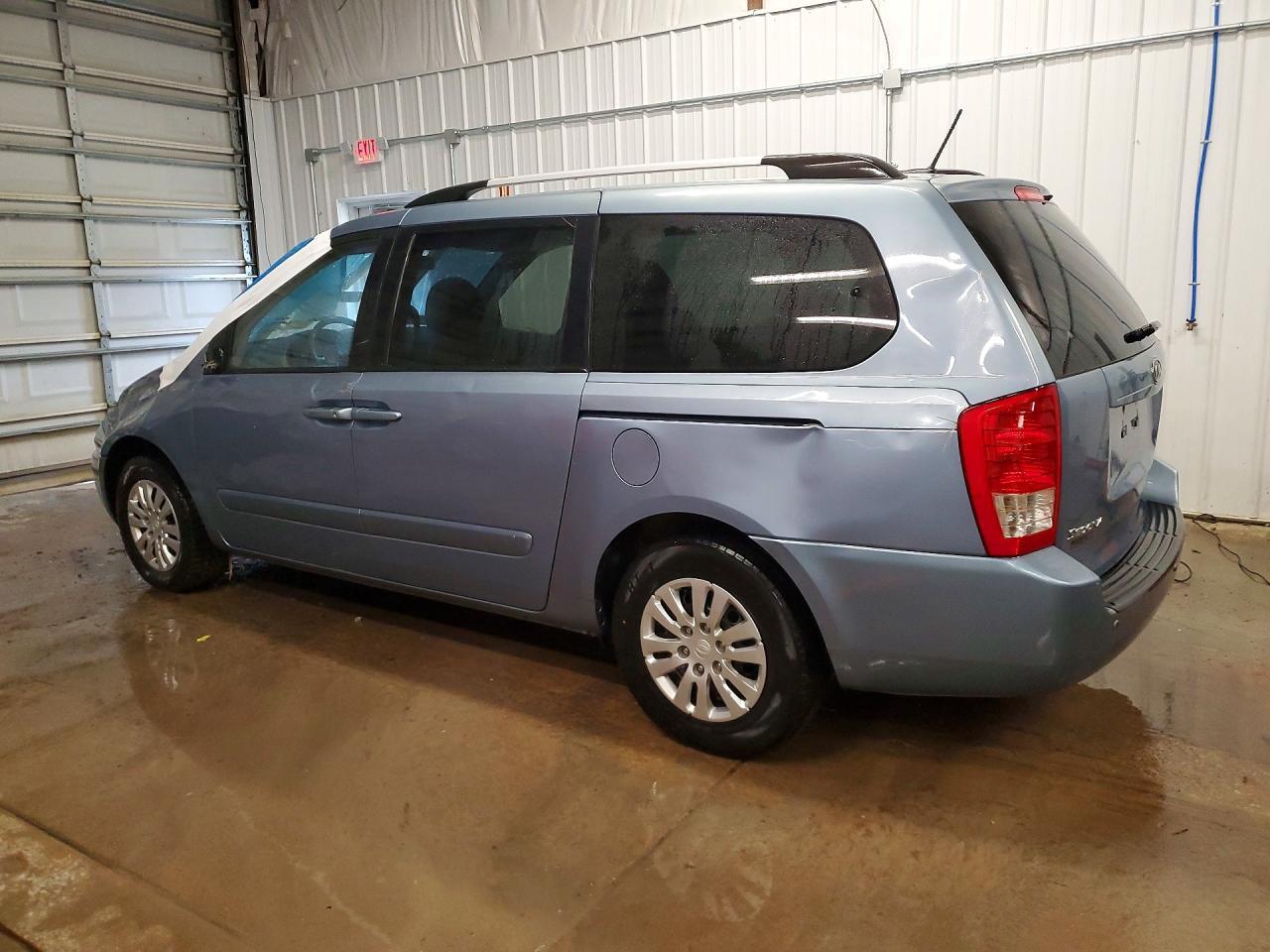 2011 KIA Sedona lx