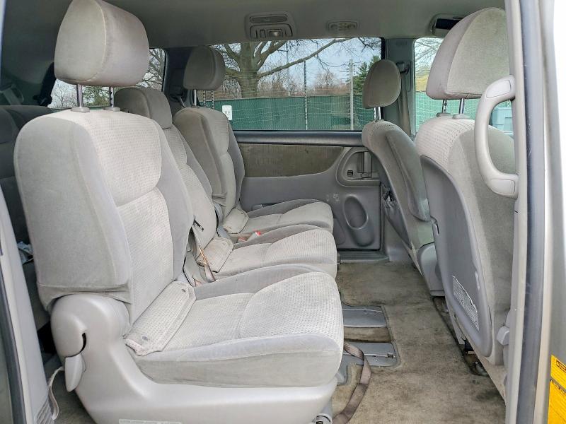 2006 Toyota Sienna le 8 Passenger