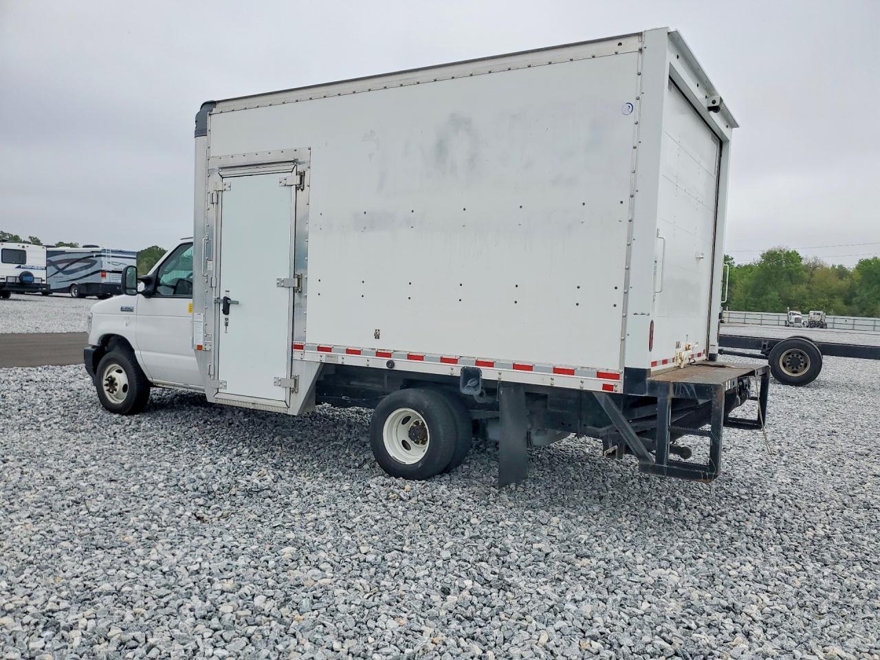 2021 Ford Econoline E350 Super Duty Cutaway Van