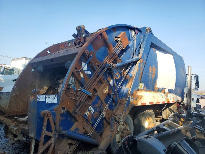 2005 International 7400 Refuse Truck