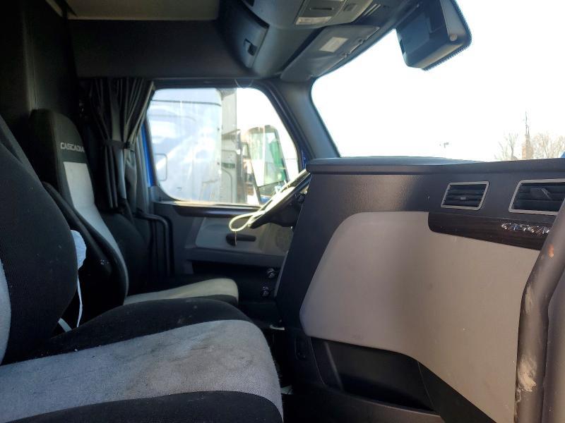 2020 Freigliner 2020 Freightliner Cascadia 126 Semi Truck