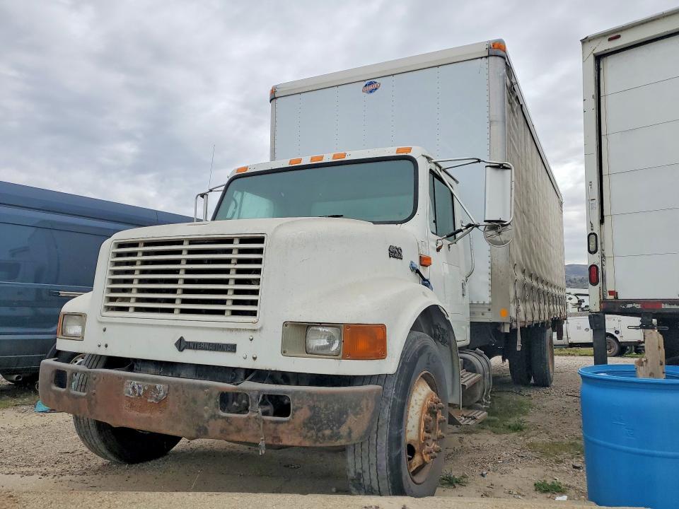 1999 International 4900 BOX Truck