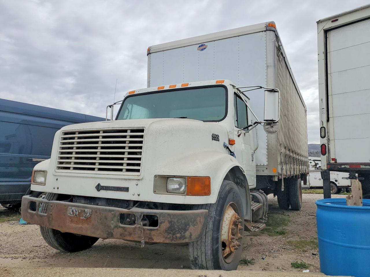 1999 International 4900 BOX Truck