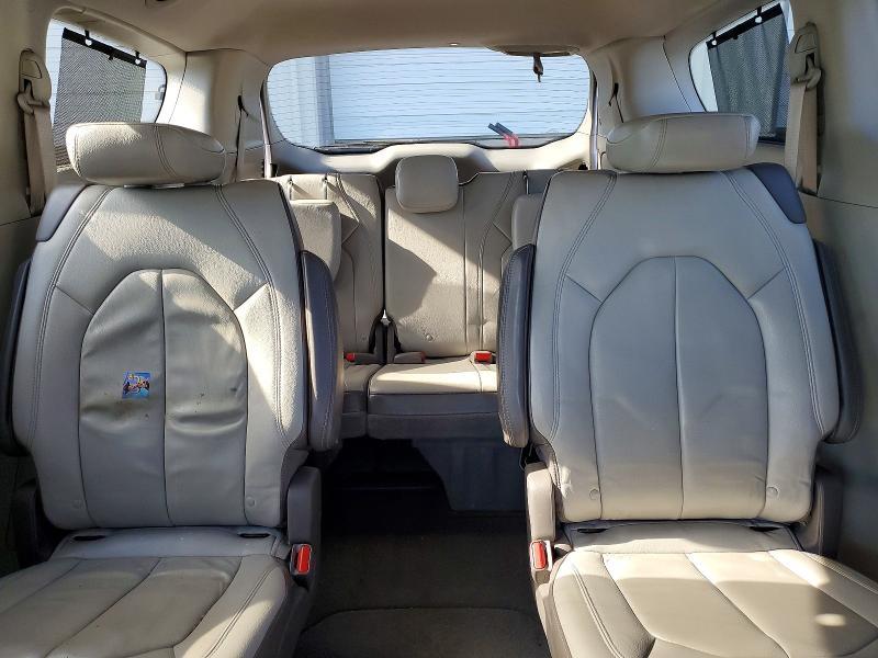 2017 Chrysler Pacifica Touring l