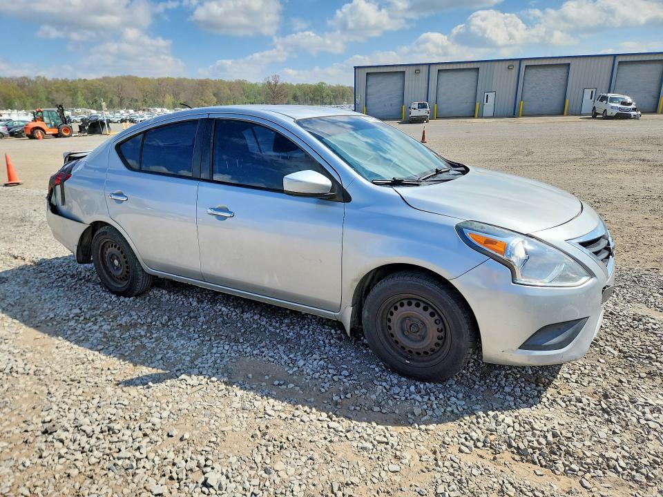 2015 Nissan Versa 1.6 sv