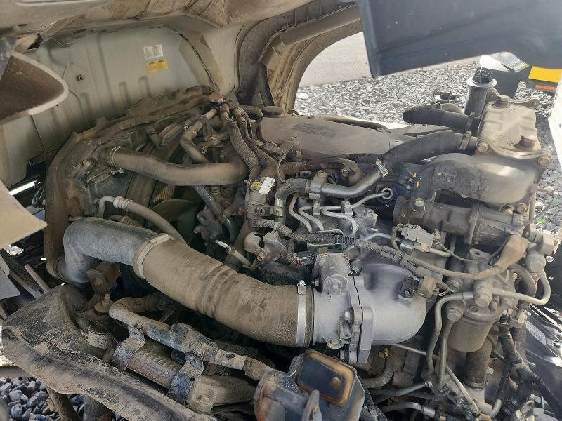 2017 Isuzu NPR HD BOX Truck