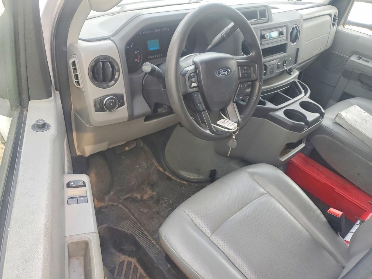 2022 Ford Econoline E450 Super Duty Cutaway Van