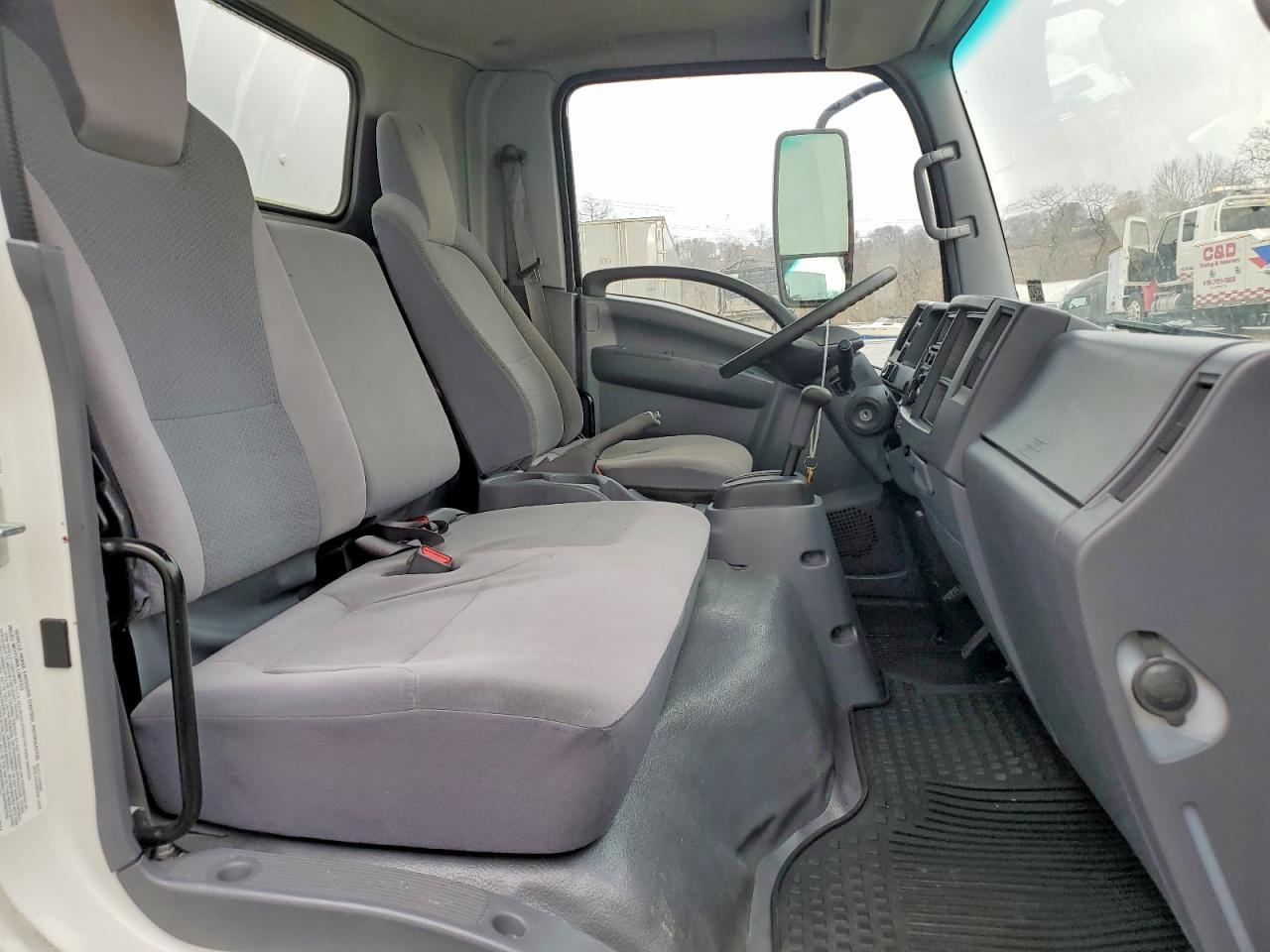 2018 Isuzu NPR HD BOX Truck