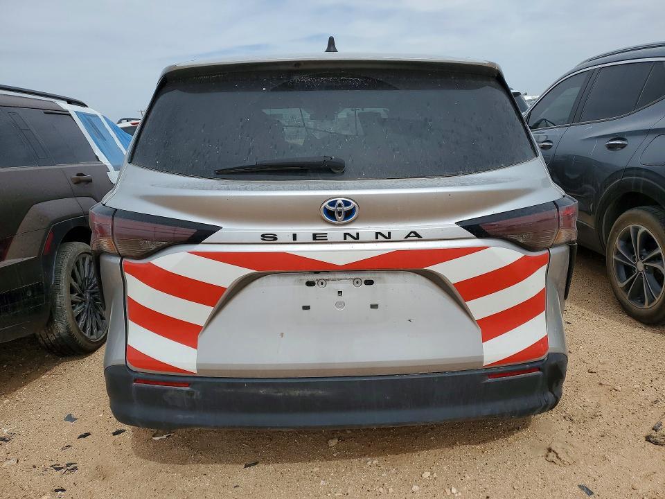 2023 Toyota Sienna le