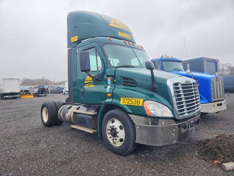2018 Freigliner 2018 Freightliner Cascadia 113 Semi Truck