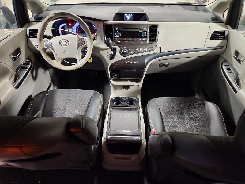 2011 Toyota Sienna se 8-passenger
