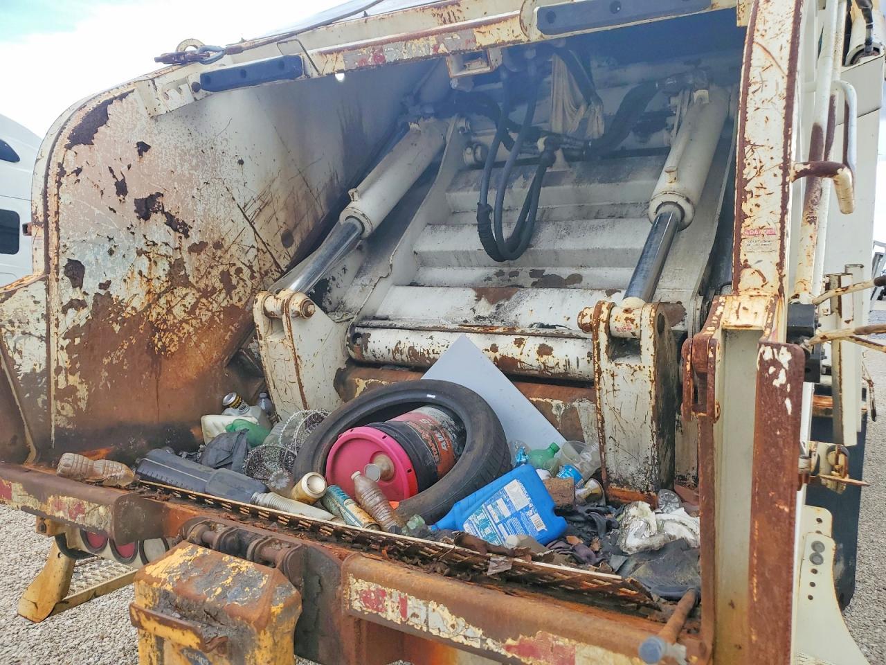 2014 Crane Carrier Low Entry Refuse Truck