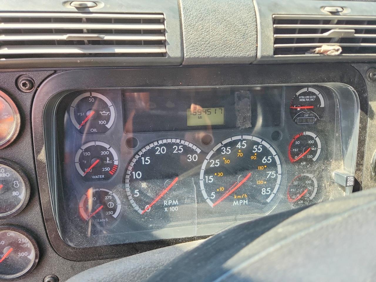 2016 Freightliner Cascadia 125 Semi Truck