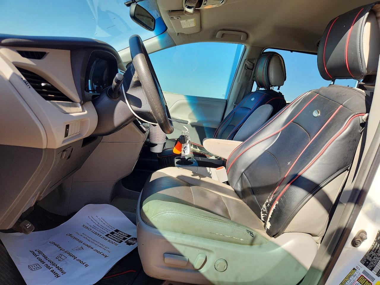 2015 Toyota Sienna le 8-passenger