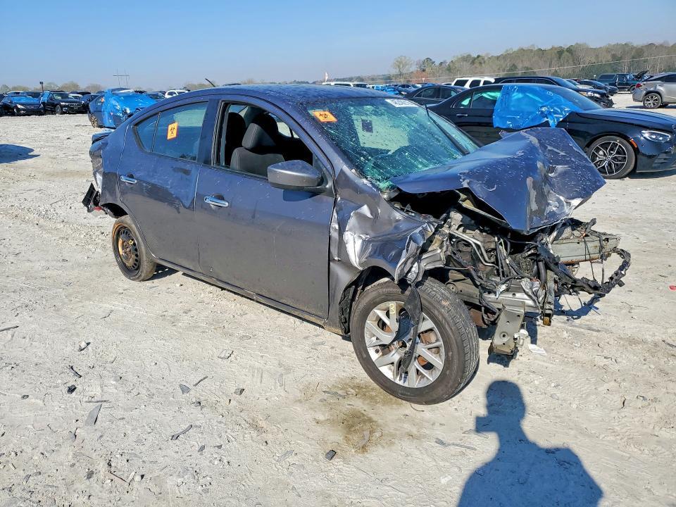 2018 Nissan Versa sv