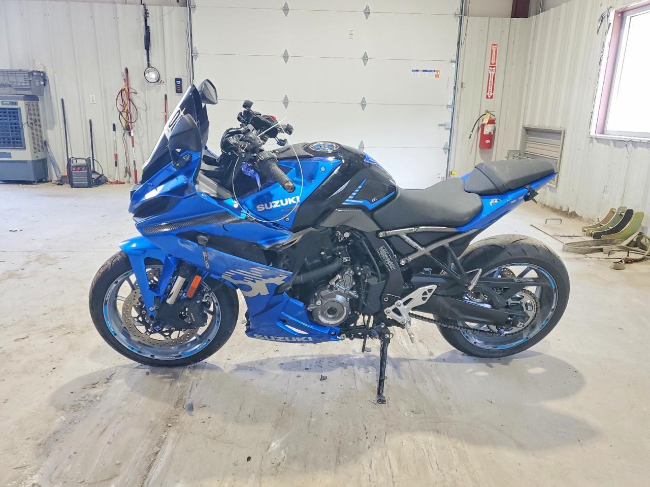 2025 Suzuki GSX800 F
