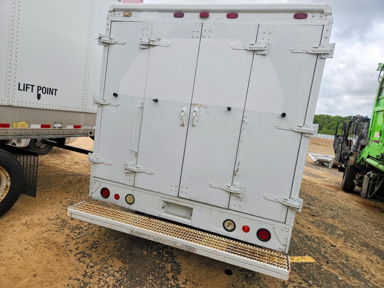 2004 Ford E450 Delivery Truck