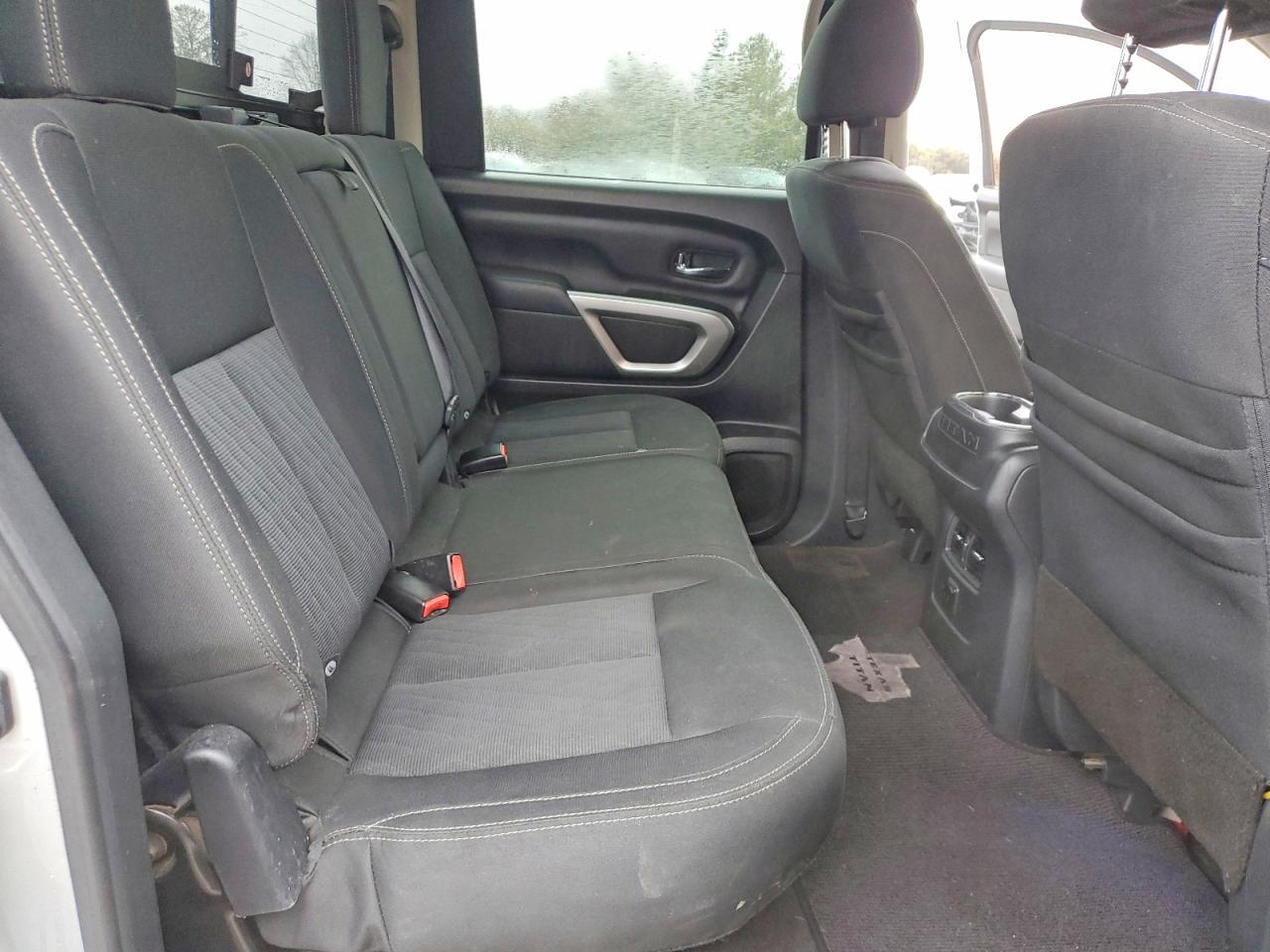 2017 Nissan Titan SV