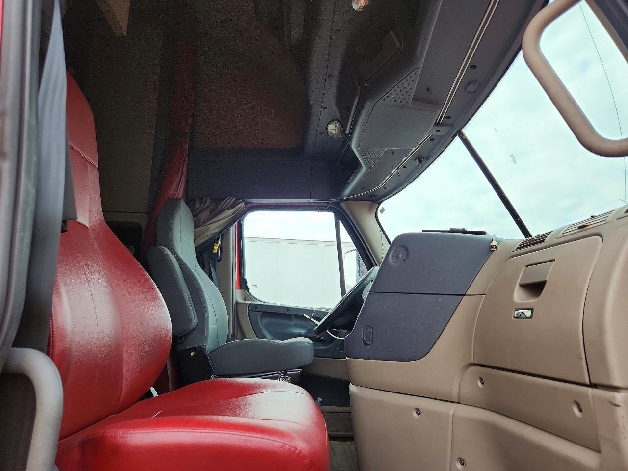 2017 Freightliner Cascadia 125 Semi Truck