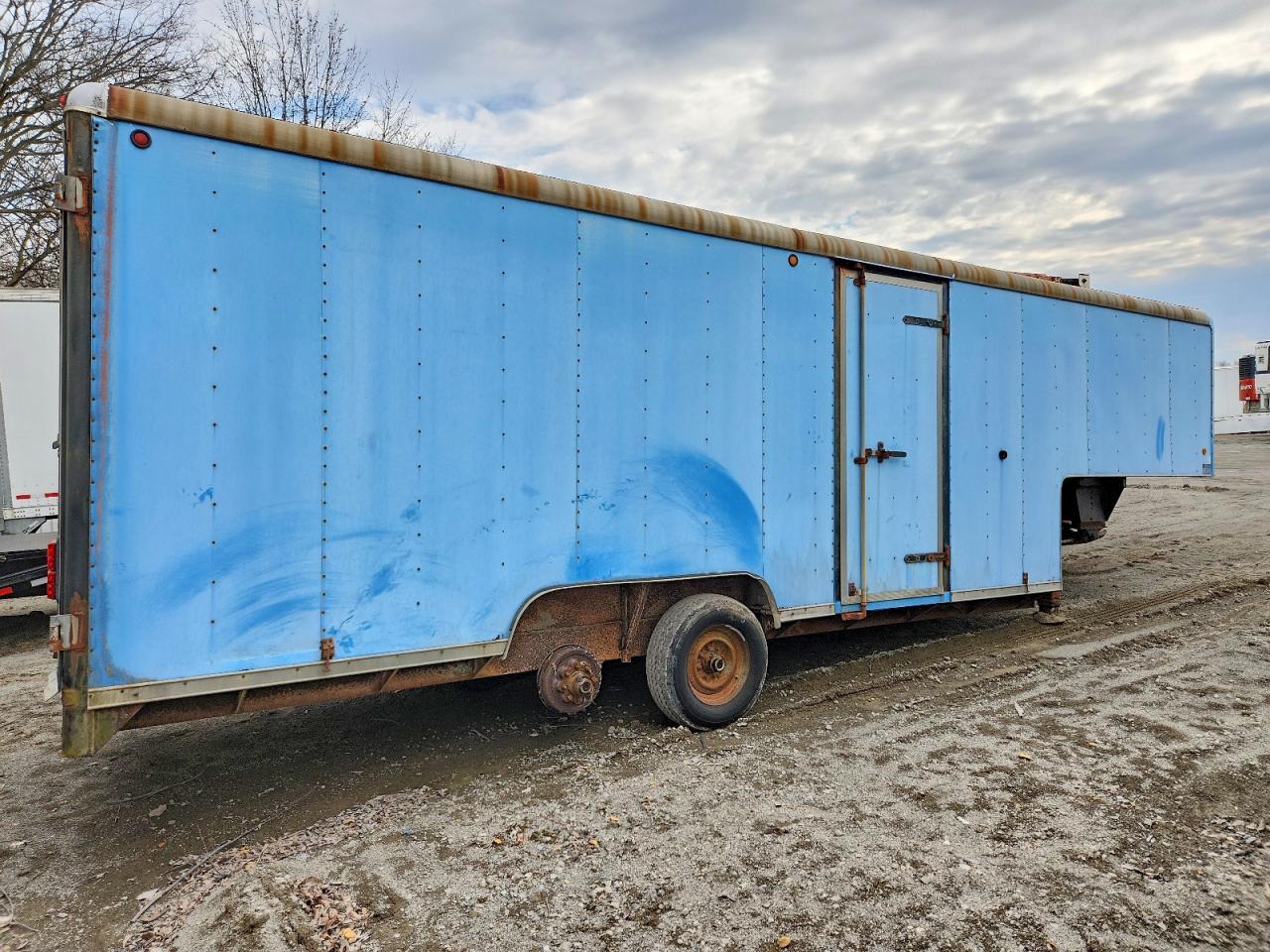 1990 Wells Cargo CVG2825 Enclosed Cargo Trailer