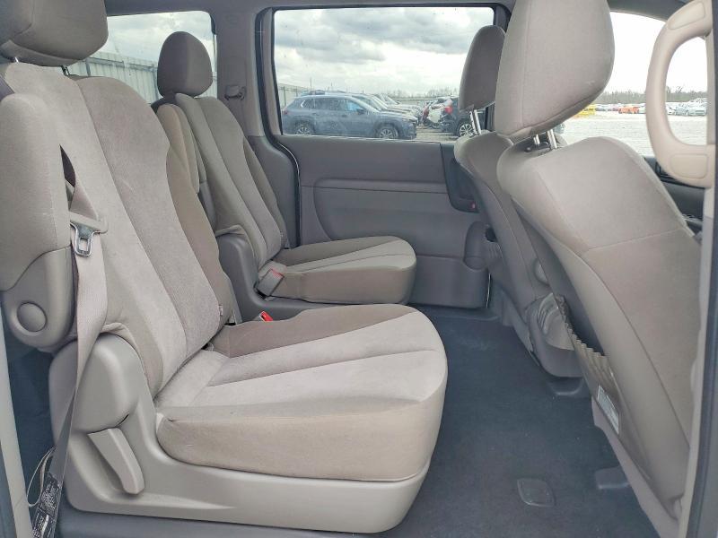 2014 KIA Sedona lx