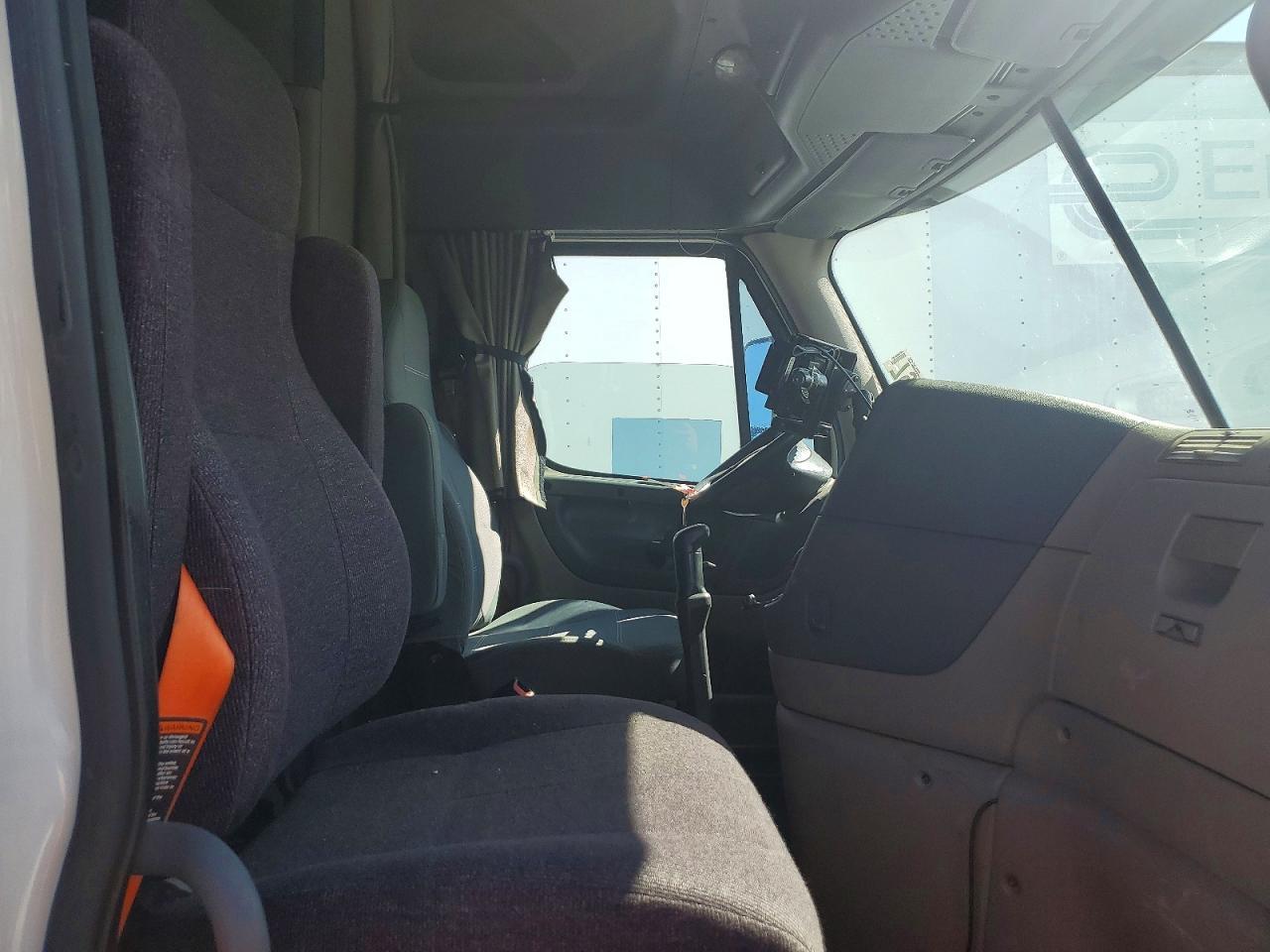 2012 Freightliner Cascadia Semi Truck