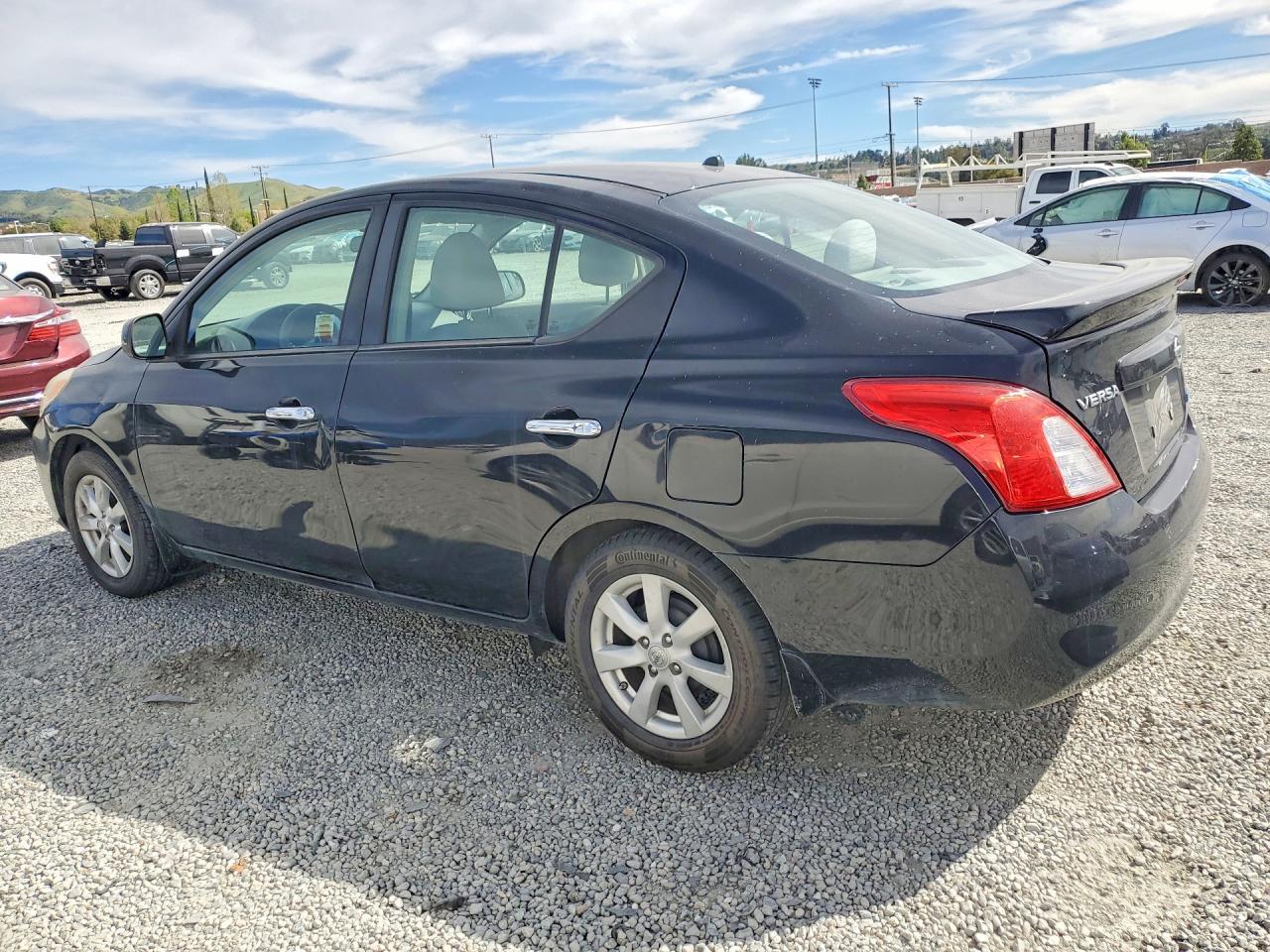 2014 Nissan Versa 1.6 s