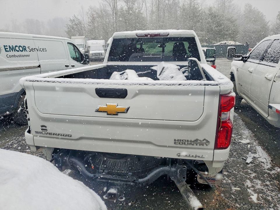 2022 Chevrolet Silverado K2500 High Country