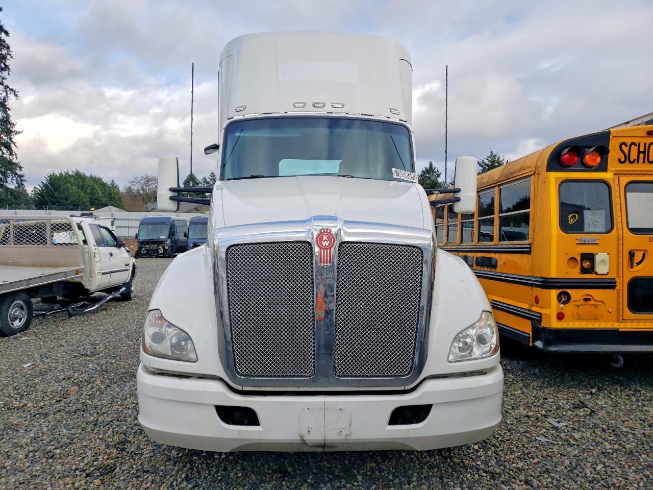 2018 Kenworth T680 Semi Truck