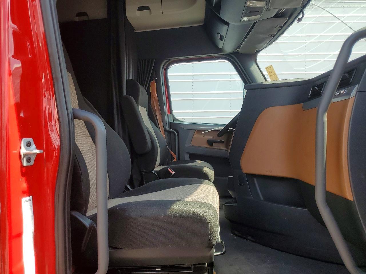 2019 Freigliner 2019 Freightliner Cascadia 126 Semi Truck