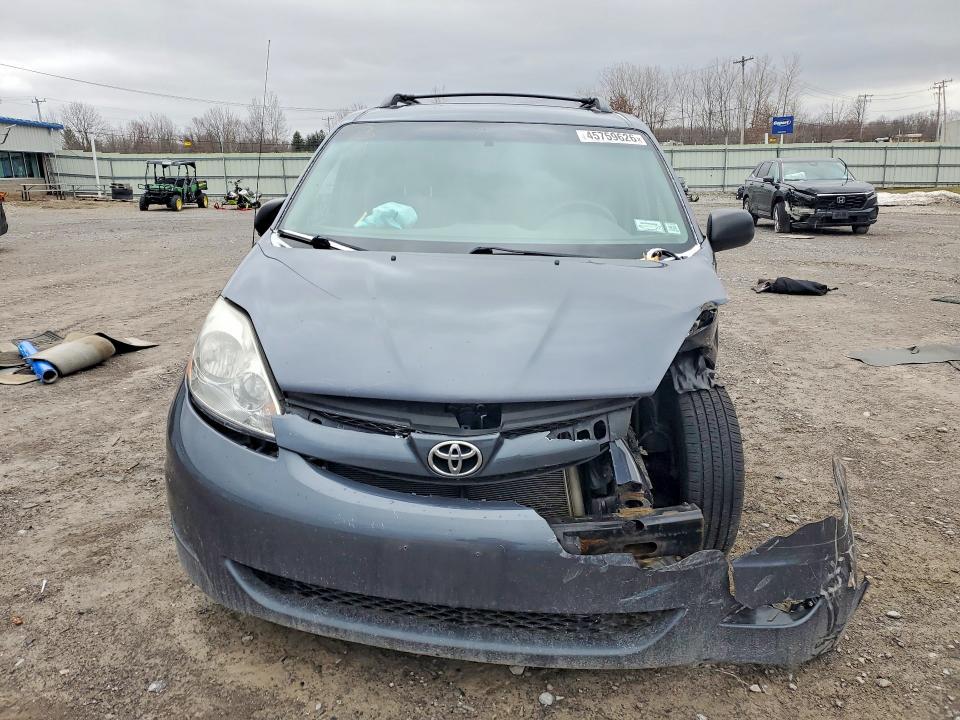 2010 Toyota Sienna ce 7-passenger