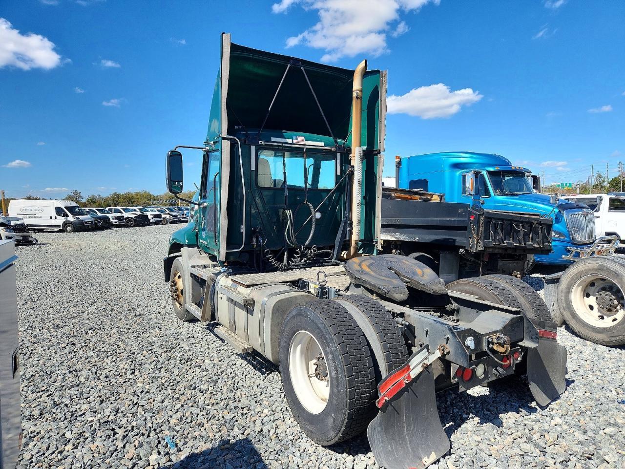 2017 Mack CXU612 Semi Truck