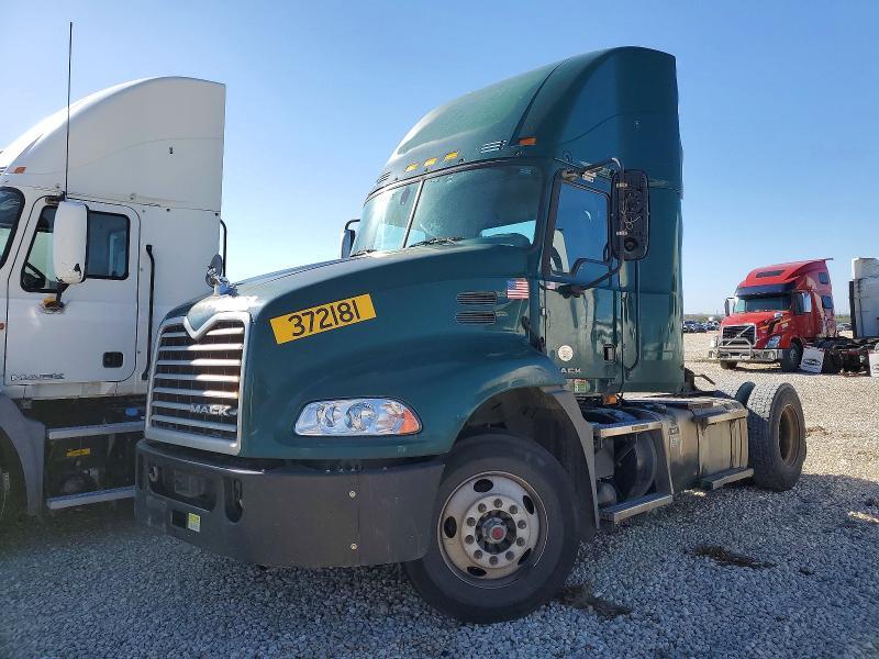 2018 Mack CXU612 Semi Truck