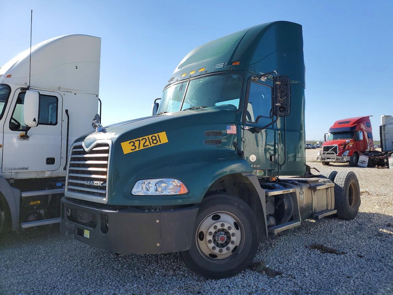 2018 Mack CXU612 Semi Truck