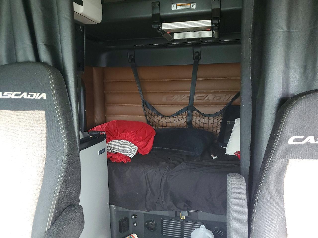 2019 Freigliner 2019 Freightliner Cascadia 126 Semi Truck