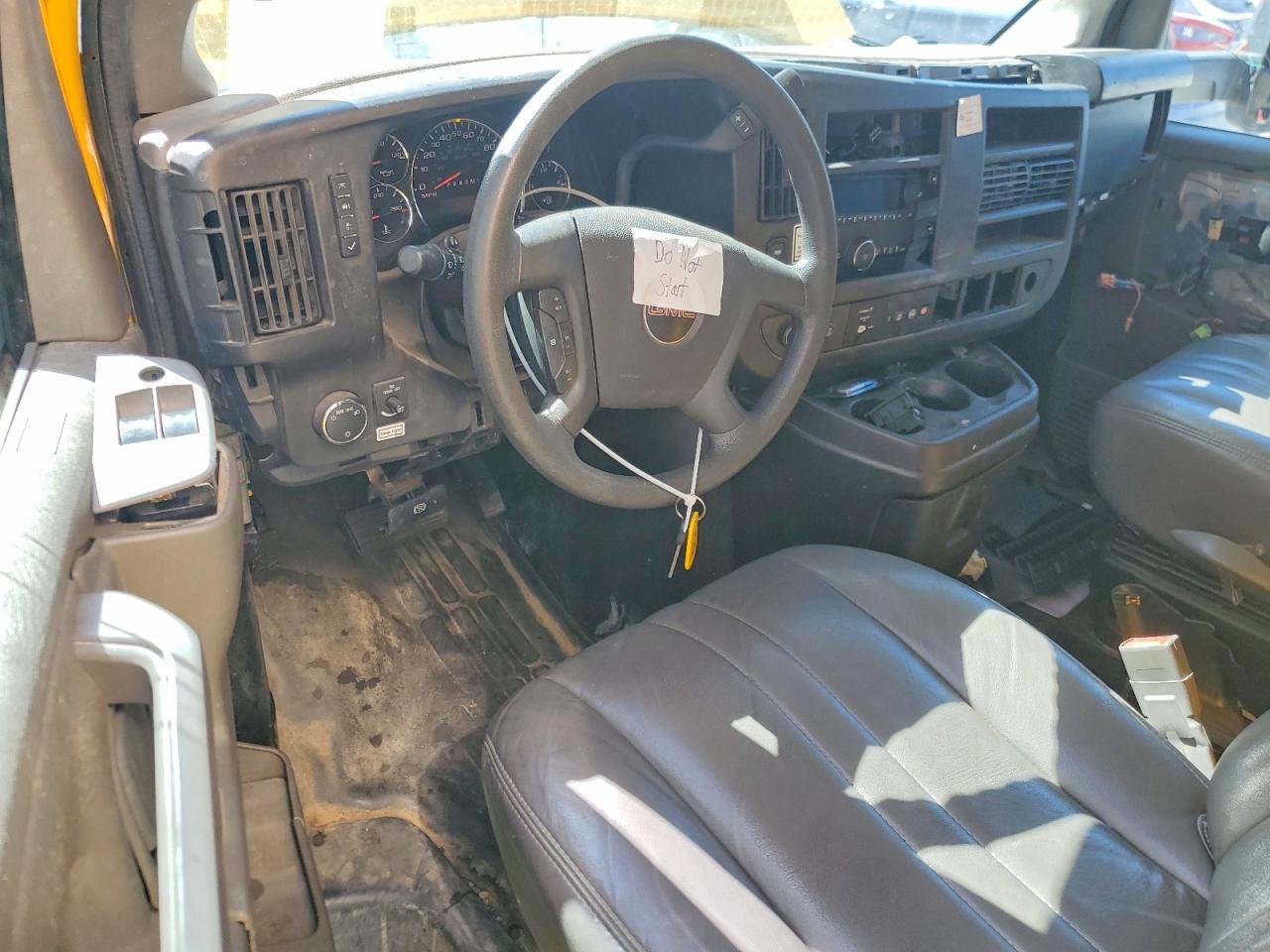 2022 GMC Savana BOX Truck