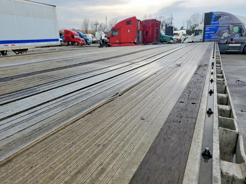 2006 Reitnouer Flatbed Trailer