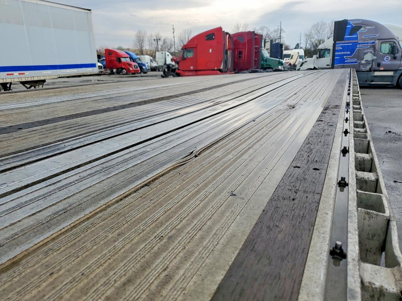 2006 Reitnouer Flatbed Trailer