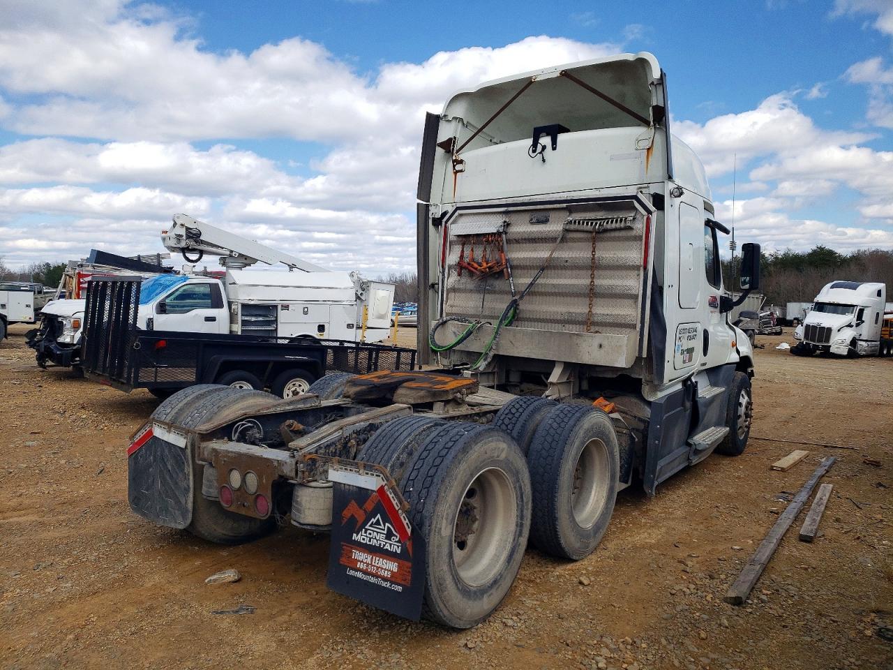 2016 Freigliner 2016 Freightliner Cascadia 125 Semi Truck