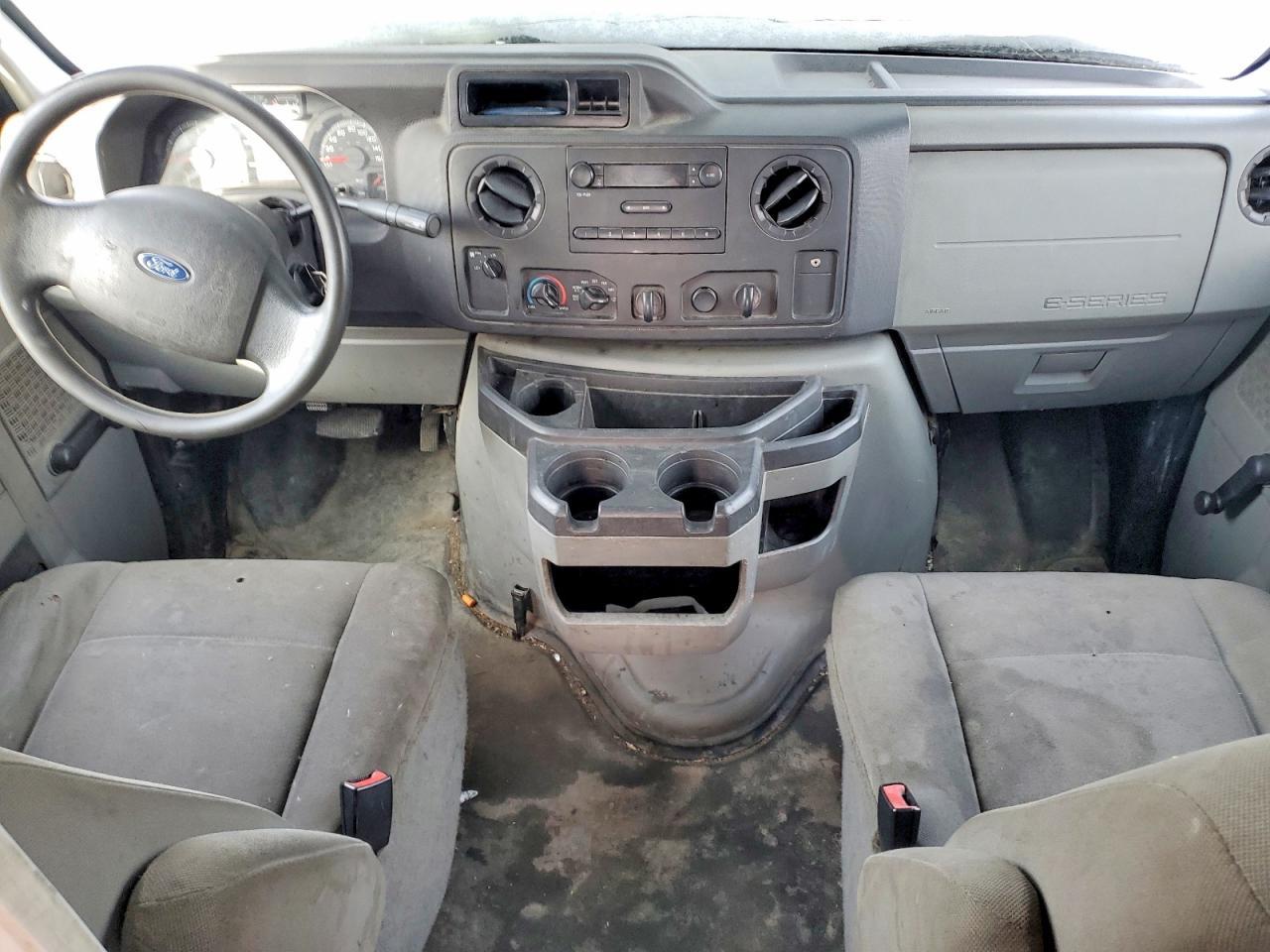 2015 Ford Econoline E450 Super Duty Cutaway Van