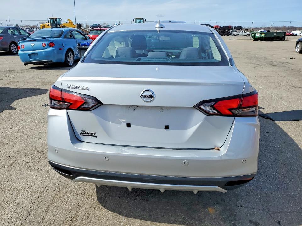 2021 Nissan Versa sv