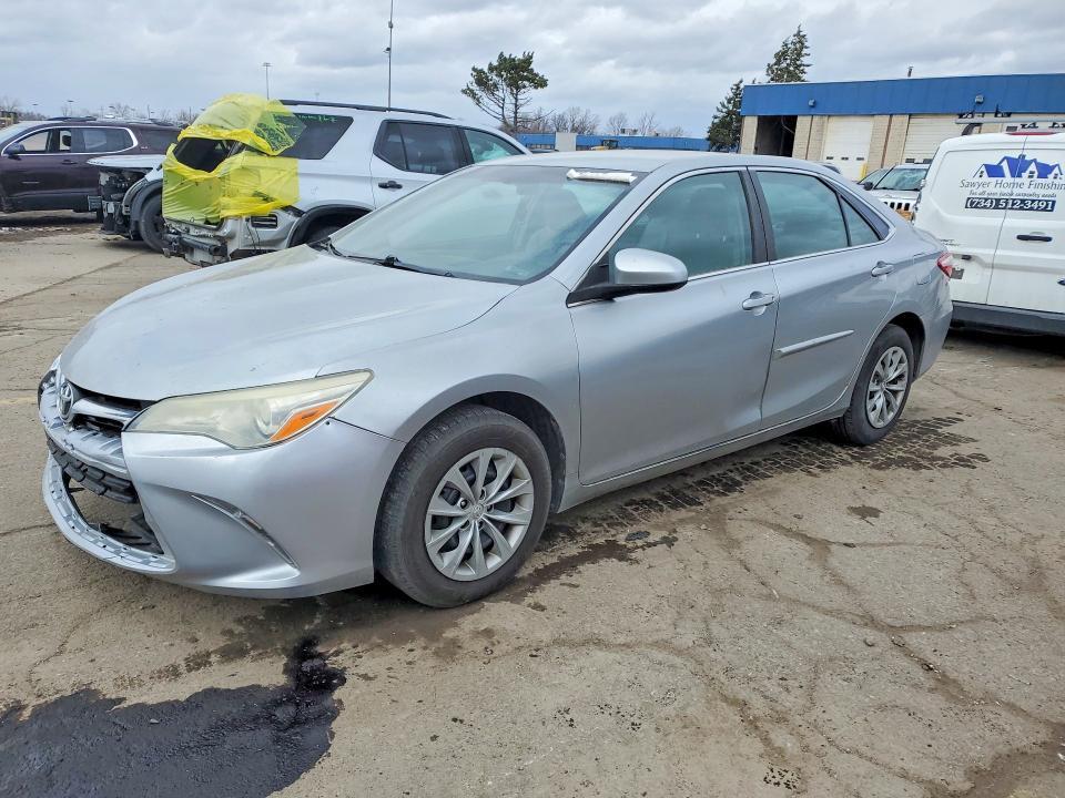 2016 Toyota Camry le
